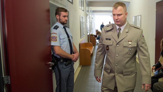Voják Erik Eštu obžalovaný za účast v bojích na Ukrajině z terorismu.