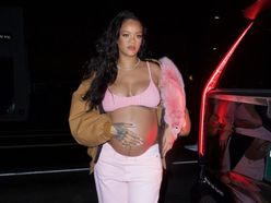 Těhotná Rihanna, žena