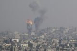 V Gaze bombarduje především opěrné body Hamásu.