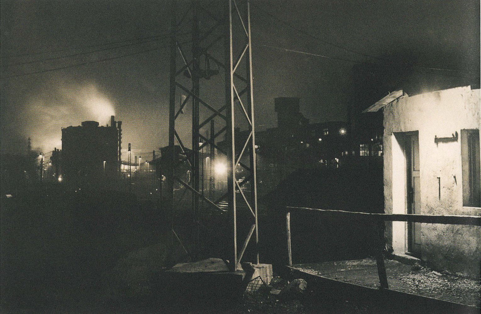 Kniha, Vzhůru dolů - Fotografické album průmyslového a kulturního dědictví uhelného hornictví ostravsko-karvinského revíru, Ostrava, Karviná, hornictví, historie, Magazín, Foto