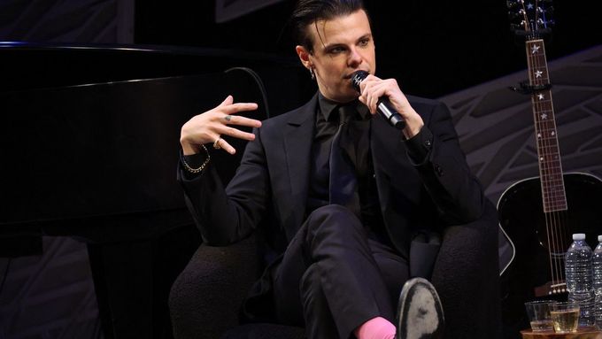 Yungblud, vlastním jménem Dominic Richard Harrison, v září 2025 v newyorské koncertní síni National Sawdust.