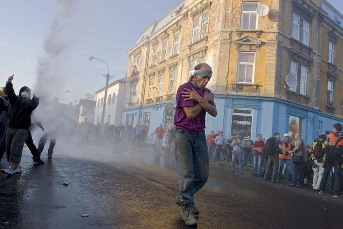 FOTOGRAFIE ROKU CZECH PRESS PHOTO 2011 - Křišťálové oko: STANISLAV KRUPAŘ, Reflex: Z nepokojů na severu Čech, Varnsdorf, 10. 9. 2011.