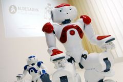 Pracující roboti mají platit sociální pojištění, návrh projedná Evropský parlament