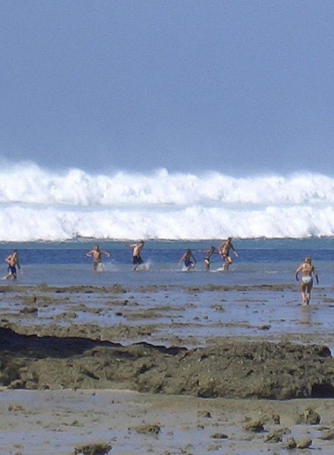 Uplynulo 15 let od ničivé vlny tsunami, která si 26. prosince 2004 vyžádala na pobřeží Indického oceánu v jihovýchodní Asii přes 230 000 mrtvých.