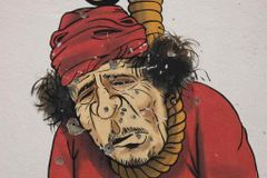 Kaddáfí možná zůstane v Libyi, připustili prvně Britové
