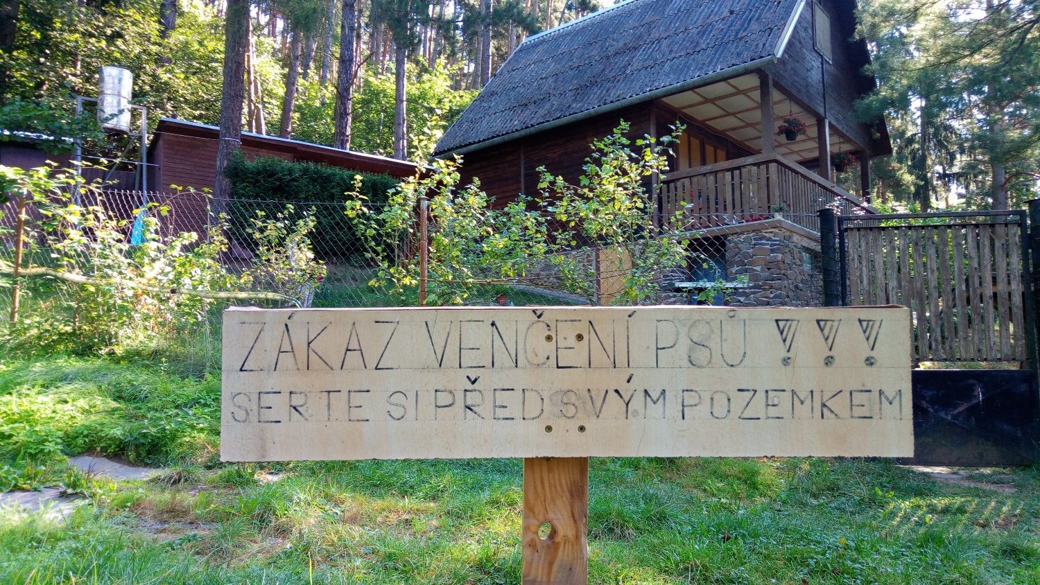 léto 2018 Čtenářská soutěž wc toaleta záchod Cedule nápisy hrozby výzvy zákazy příkazy značky