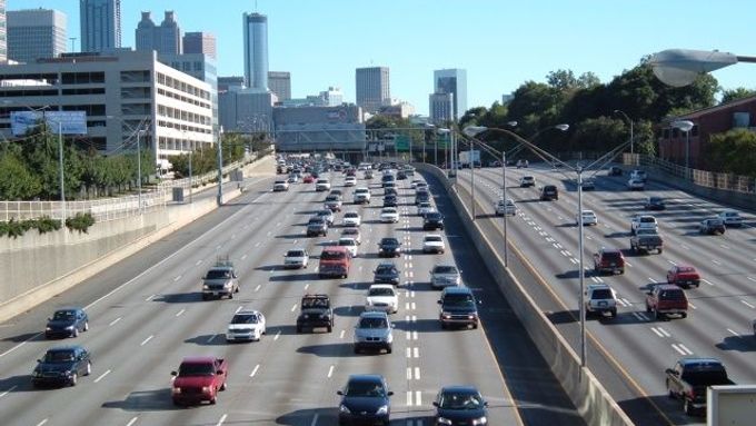 Dálnice procházející městem Atlanta ve statě Georgia.