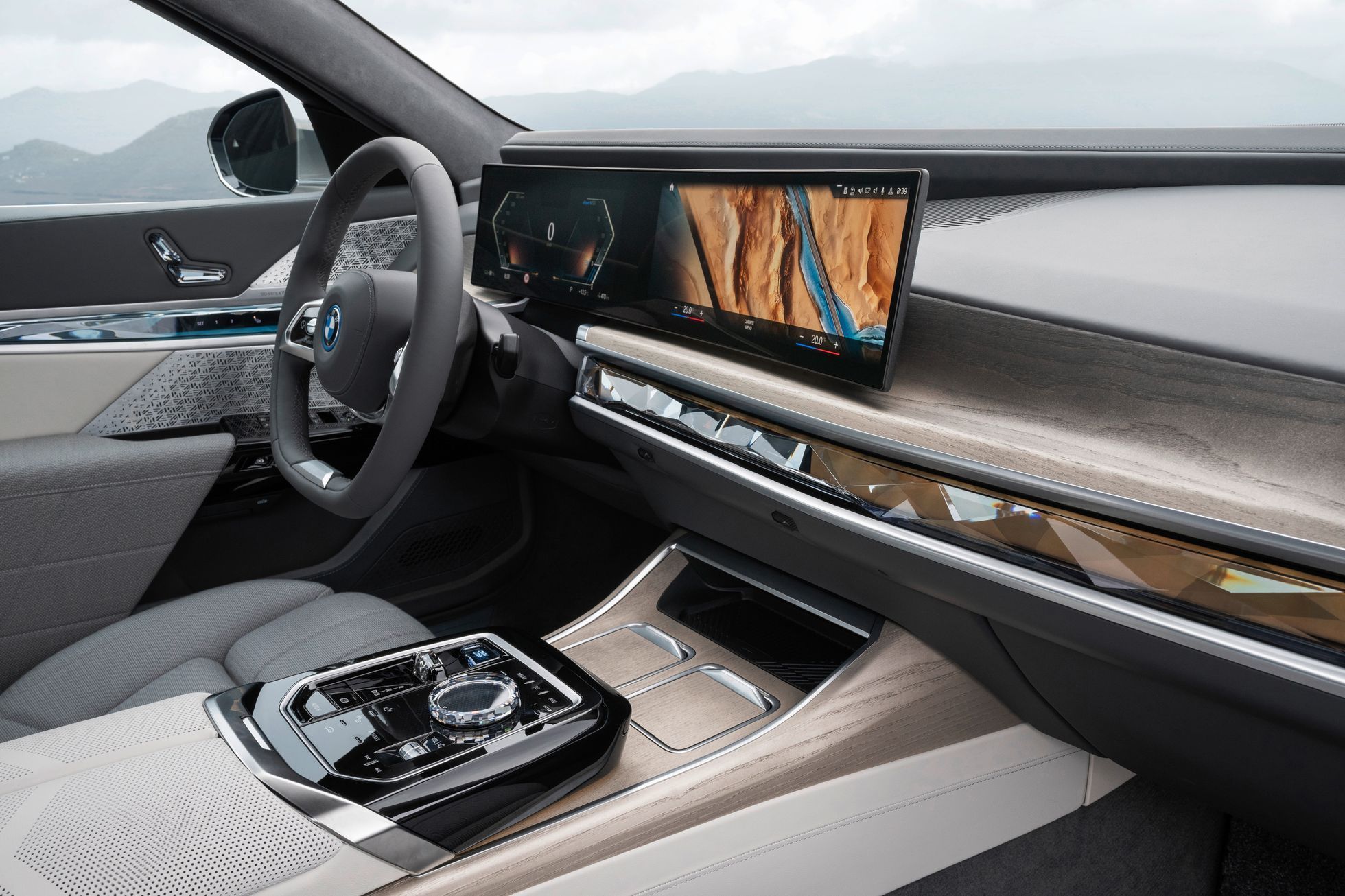 BMW i7