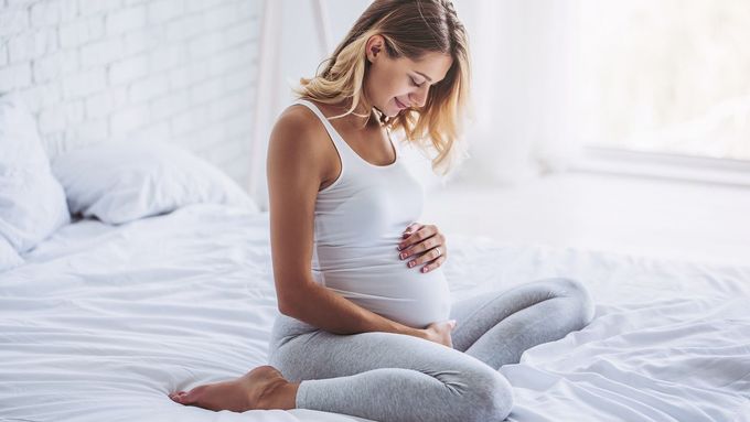 Umělé oplodnění sice zahrnuje několik lékařských zákroků, ale díky pokroku v medicíně dnes velmi šetrných.