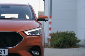 To jsou auta českých rodin. Za vlastní peníze si kupují nečekané modely