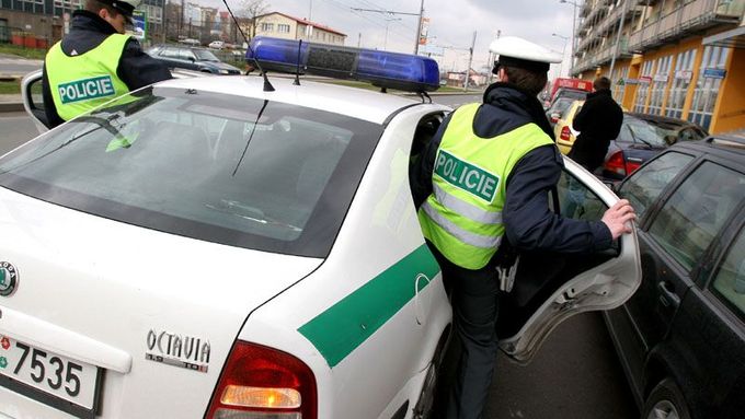 Dopravní policisté opět zpřísní kontroly, slibují ve Zlínském kraji