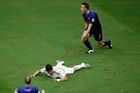 Gólu se Španělé dočkali v 27. minutě, kdy Costa upadl po souboji s De Vrijem a italský sudí Rizzoli odpískal spornou penaltu.