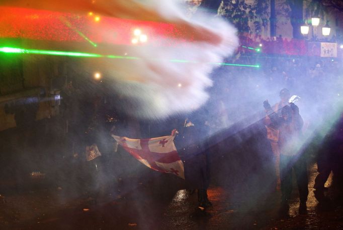 Protesty v Gruzii po rozhodnutí vládnoucí strany pozastavit přístupová jednání s EU