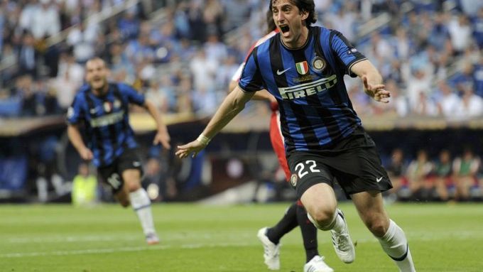 Diego Milito se raduje z branky Interu