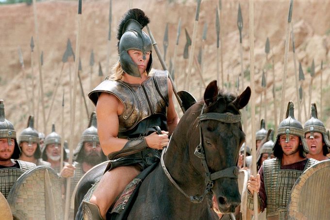Brad Pitt jako Achilles ve filmu Troja.