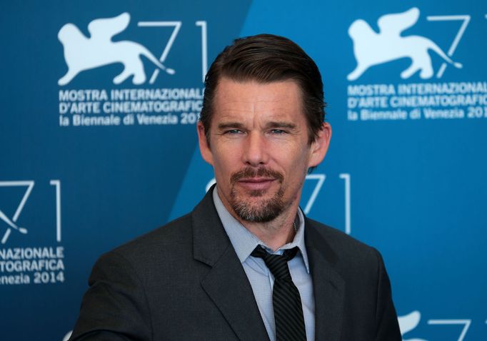 Ethan Hawke na festivalu v Benátkách, 2014.