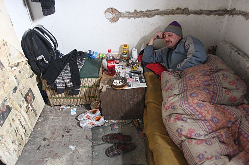 Bezdomovci v pražských závějích