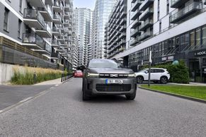 S Bigsterem do Varšavy. Poměřovali jsme Dacii s Porsche a hledali zlatou rychlost