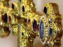 Závišův kříž se hodnotou vyrovná korunovačním klenotům