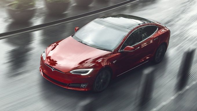 Automobil Tesla model S.