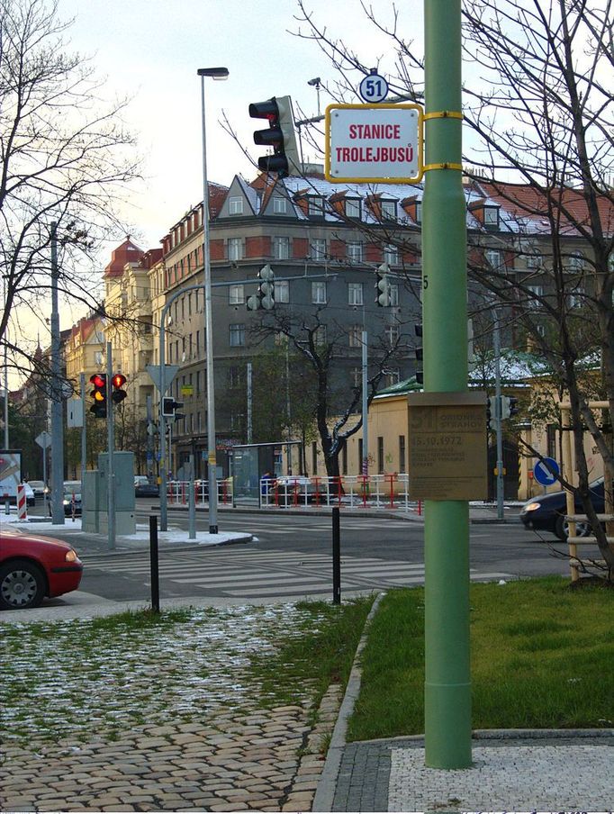 Praha, Vinohrady - někdejší zastávka Orionka, aneb památník pražské trolejbusové dopravy.