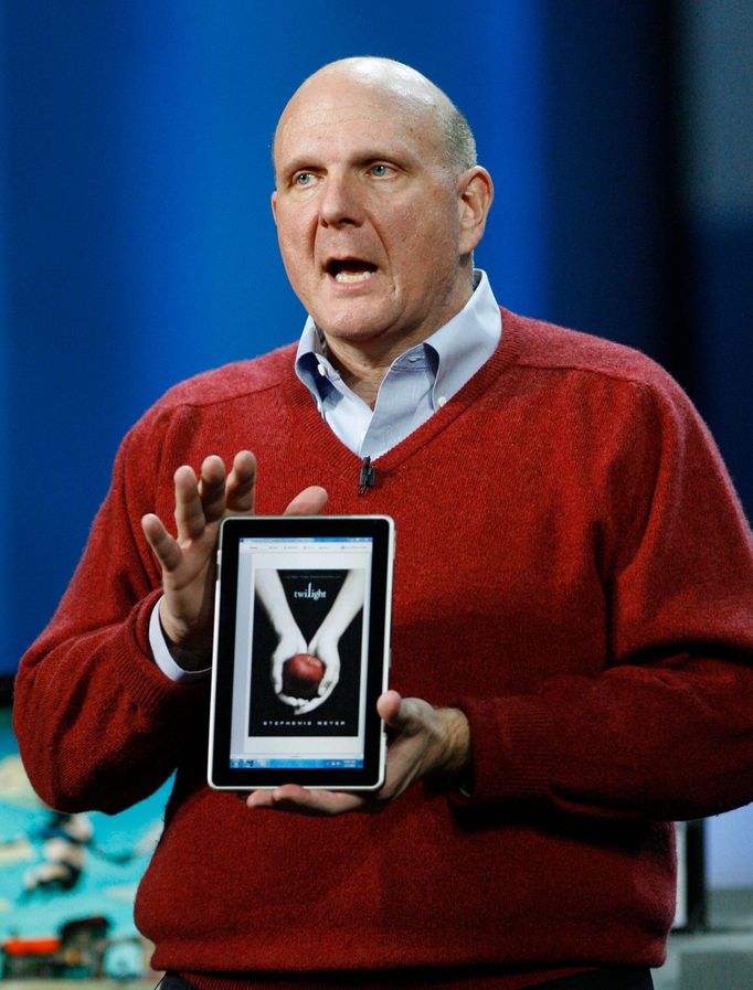 Šéf Microsoft Steve Ballmer představil malý tablet, multidotekové zařízení bez klávesnice. Ten funguje s operačním systémem Windows 7 a umí třeba rozpoznávat psané písmo.