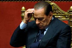 Trh ztrestal Itálii rekordními úroky, Berlusconi selhal