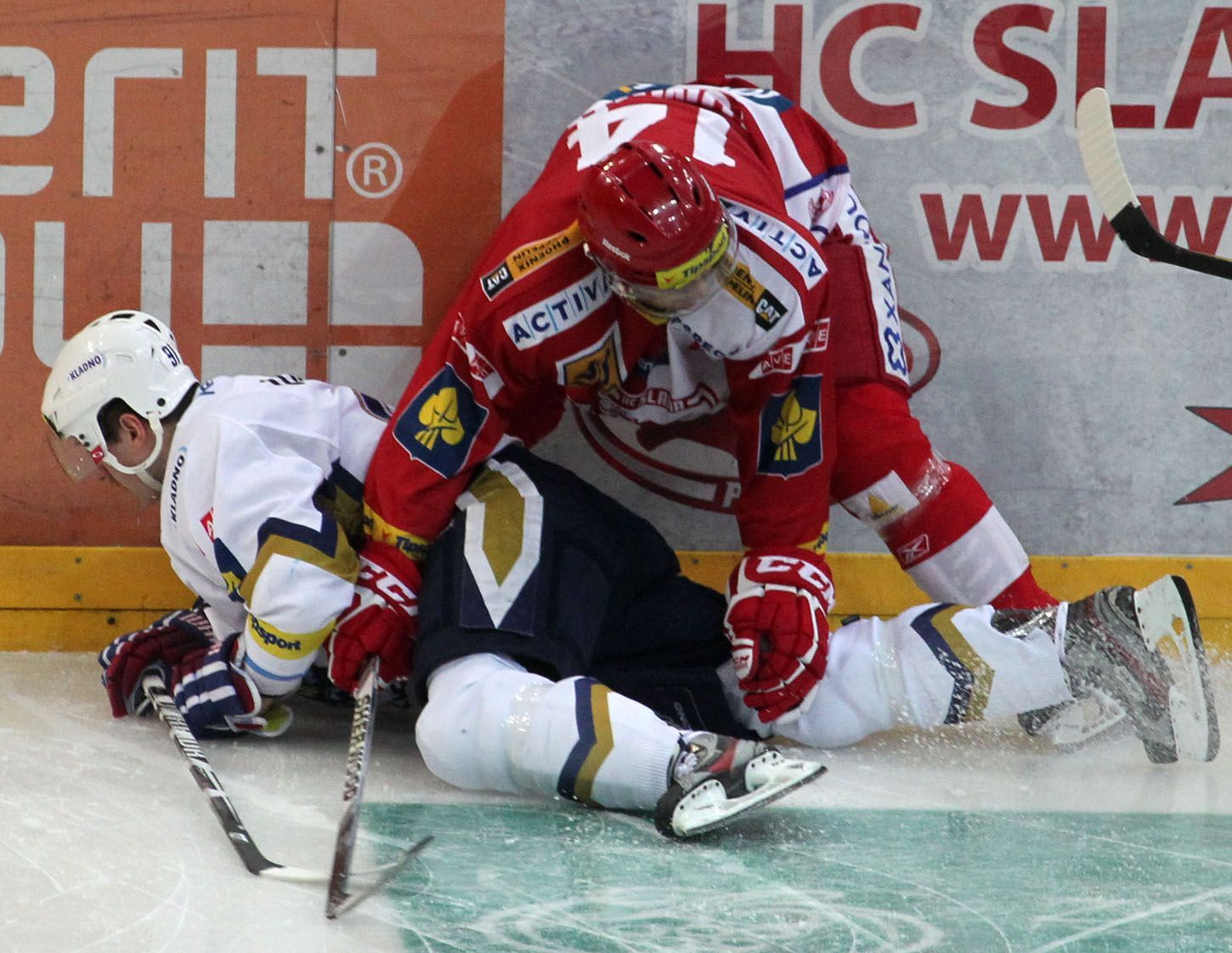 Hokejisté Slavie v utkání 23. kola Tipsport extraligy 2012/13 proti Kladnu.