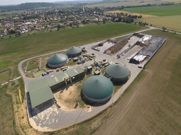 Ve slovenských Želovcích provozuje SUR LIE energocentrum využívající obnovitelné zdroje energie.