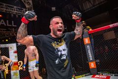 Historky z vězení, zvěřinec i stav blízko smrti. Z Terminátora Vémoly je čtyřicátník