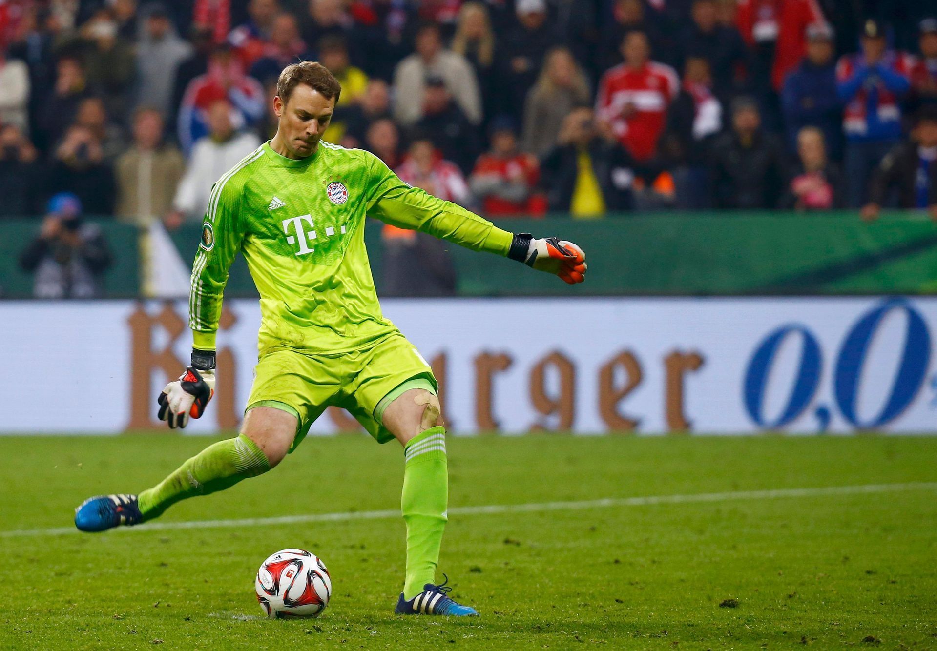 DFB Pokal: Bayern -  Dortmund : Manuel Neuer kope penaltu