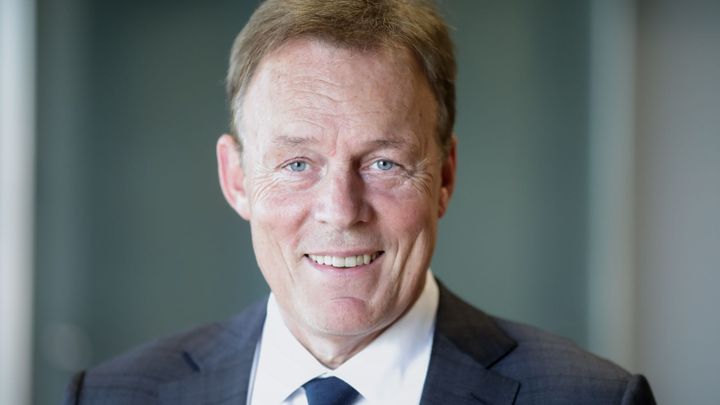 Německý poslanec za SPD Oppermann zemřel po náhlém kolapsu. Bylo mu 66 let