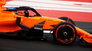 McLaren, jenž se vrátil ke své historické papájové oranži a osadil agregáty Renault, nechal halo v kontrastní černé.