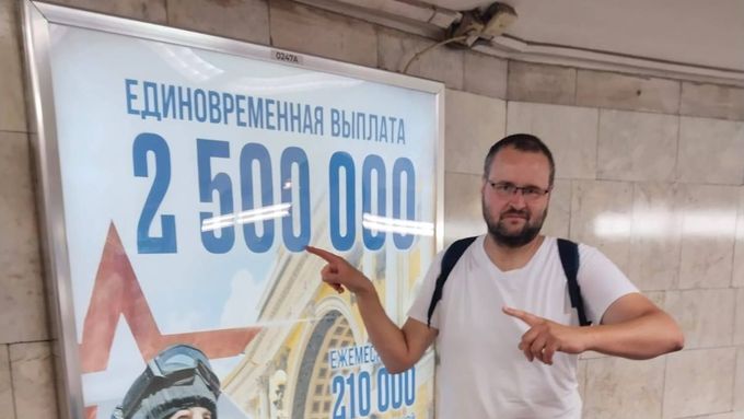 Člen KSČM Zdeněk Milata na výletě v Rusku v červenci 2025.