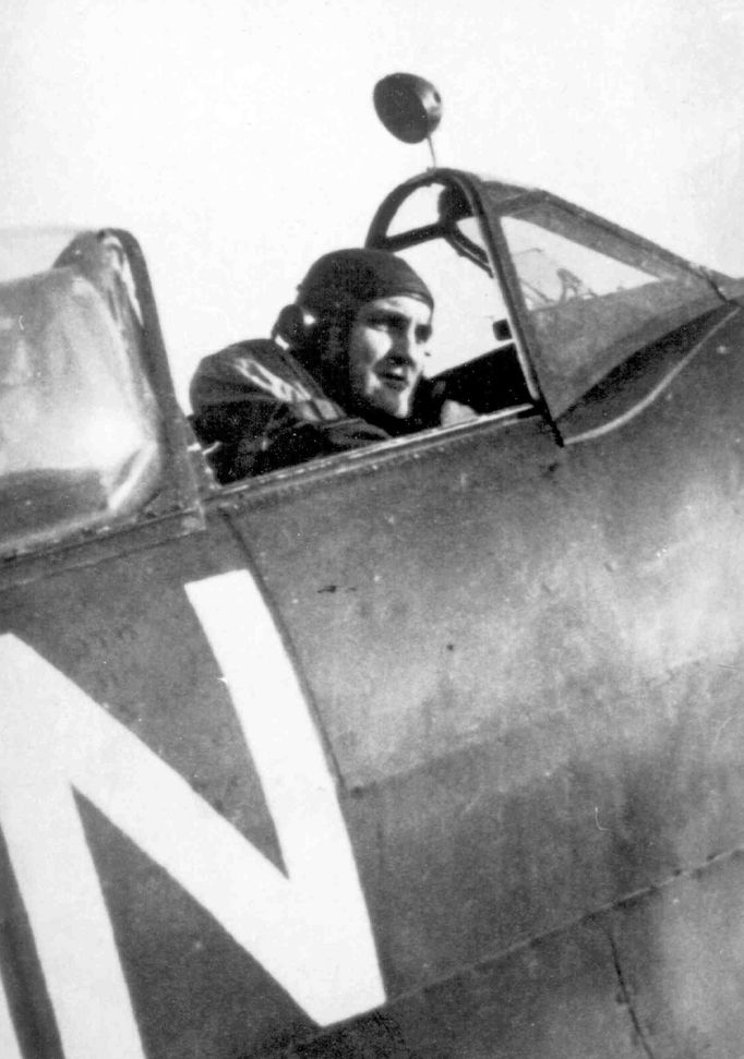 Kpt.let. Jiří Hartman, DFC, tehdejší velitel 310. peruti