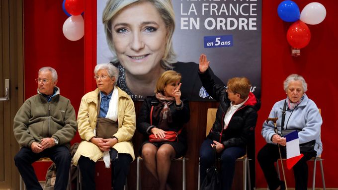 Podporovatelé Marine Le Penové.