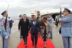 Studoval v Brně, teď se vrací jako hlava státu. Prezident Mosambiku dodnes umí česky