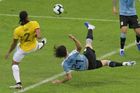Akrobat Cavani. Uruguay zahájila šampionát Jižní Ameriky výhrou i díky parádnímu gólu