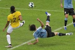 Akrobat Cavani. Uruguay zahájila šampionát Jižní Ameriky výhrou i díky parádnímu gólu