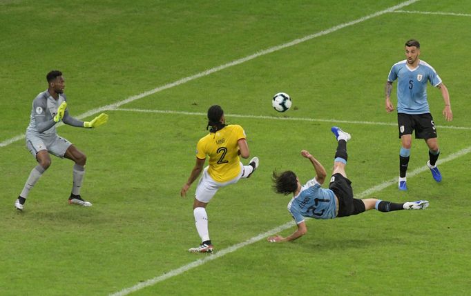 Soccer Football - Copa America Brazil 2019 - Group C - Uruguay v Ecuador - Mineirao Stadium, Belo Horizonte, Brazil - June 16, 2019   Uruguay's Edinson Cavani scores thei