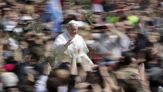 Foto: Papež František myl nohy vězňů