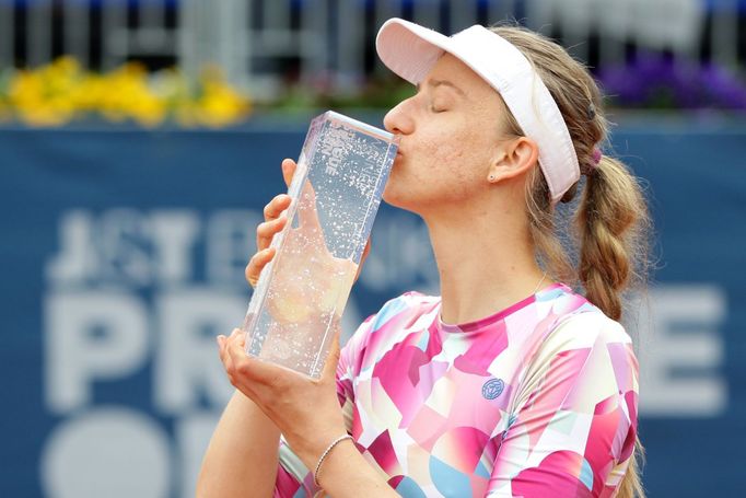 Mona Barthelová ve finále turnaje J&T Banka Prague Open 2017.