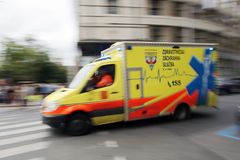 Záchranáři se bouří proti omezení noční ambulance v Nemocnici Na Františku