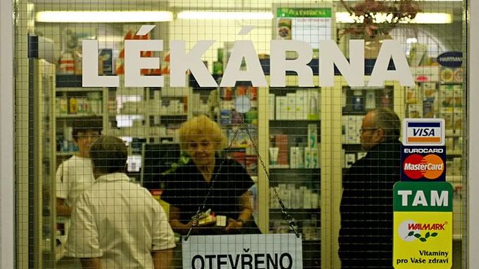 Čeští výrobci drog, kteří chtějí pseudoefedrin, se vydávají do lékáren na Slovensku.