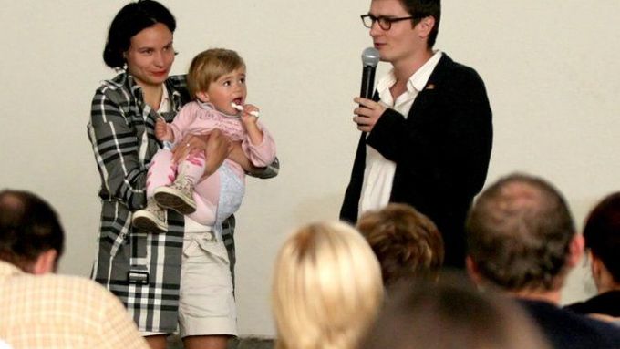 Eliška Kaplicky s dcerou Johankou na tiskové konferenci před festivalem.