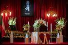 Rodina i veřejnost se zádušní mší rozloučily se zpěvákem Karel Gottem