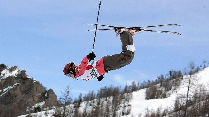 Česká akrobatická lyžařka Nikola Sudová skončila v posledním závodě sezony třetí, v celkovém pořadí SP pak byla druhá.