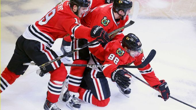 Patrick Kane vystřelil Chicagu ve druhém prodloužení postup do finále Stanley Cupu