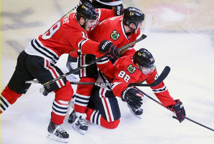 Patrick Kane vystřelil Chicagu ve druhém prodloužení postup do finále Stanley Cupu