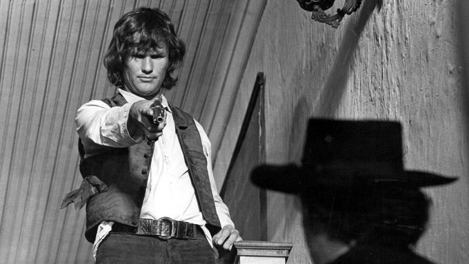 Kris Kristofferson se uplatnil také ve filmu (na fotografii z anti-westernu Pat Garrett a Billy Kid).